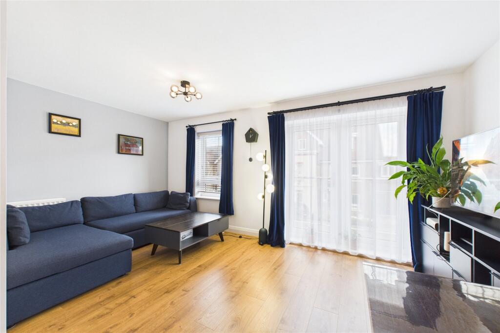 Pintail Way, Maidenhead, Berkshire, SL6 photo 3