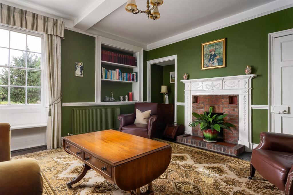 House in Gloucester - View 5