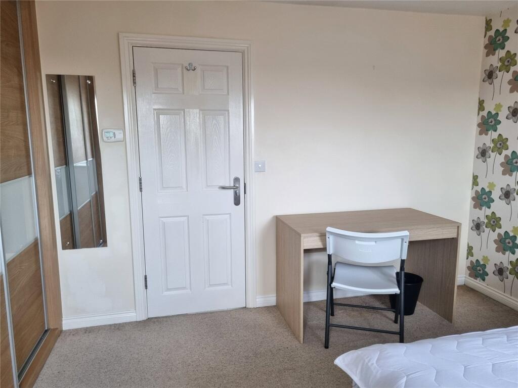 5 bedroom end of terrace house for rent