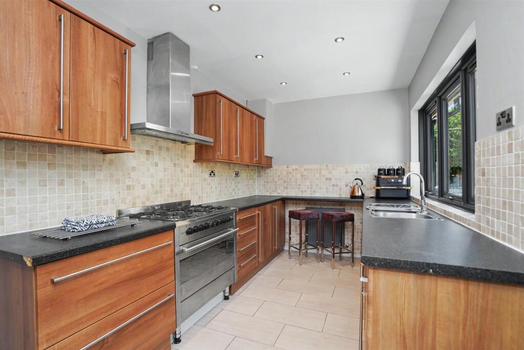 House in Warwick, Lillington, Royal Leamington Spa - View 5