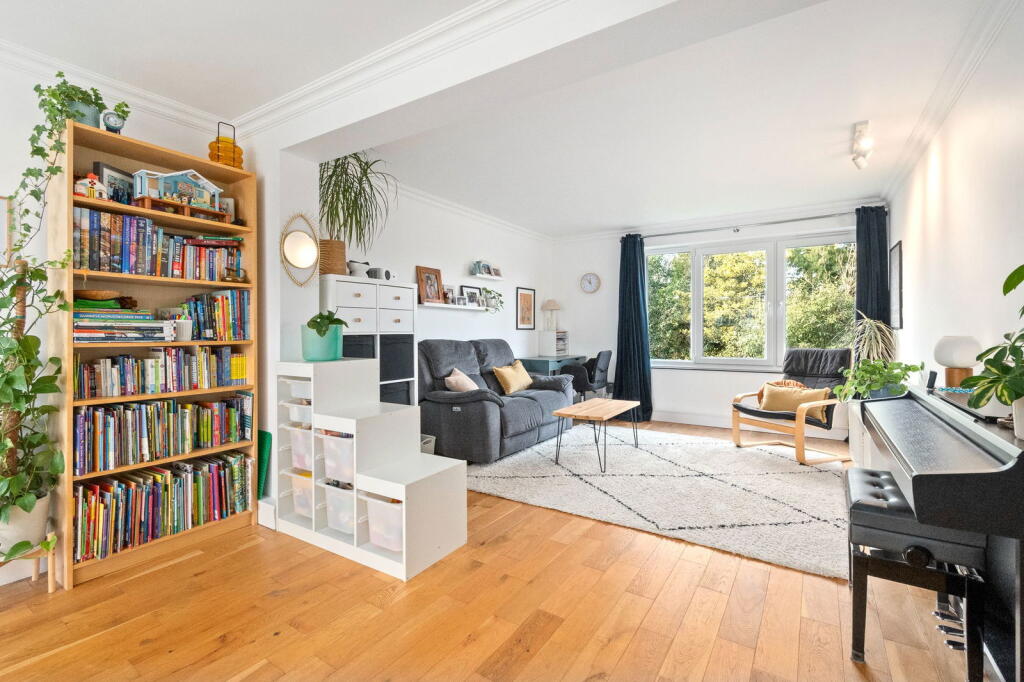 Main image of property: Thornton Court, Girton, Cambridge, CB3 0NS