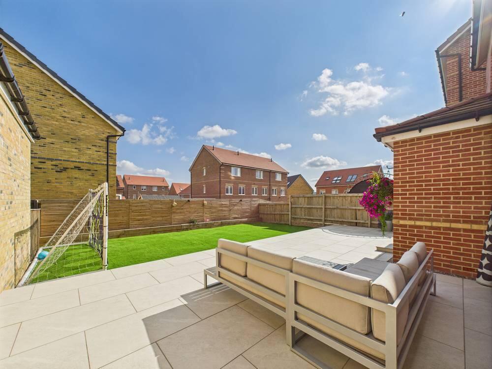 Tulip Close, Castleford photo 4
