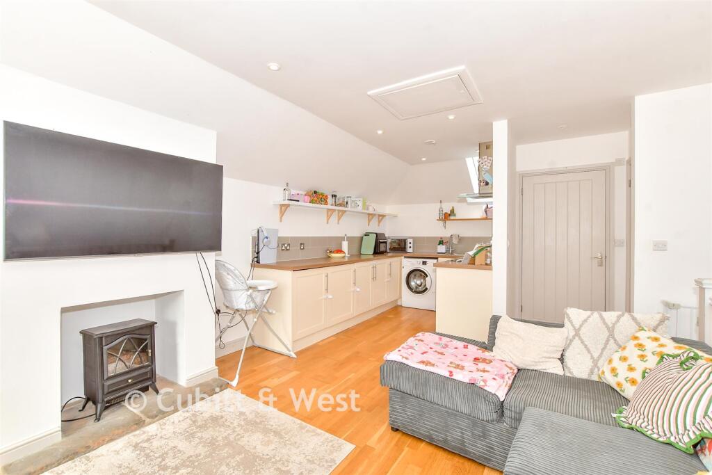 House in Havant, West Leigh - View 2