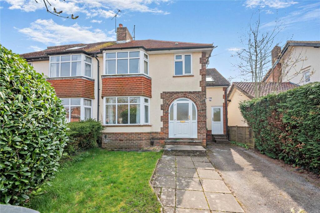 Main image of property: Bartlemy Close, Newbury, Berkshire, RG14