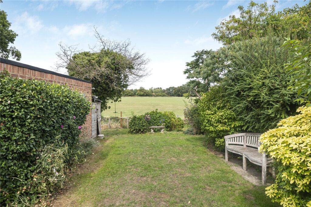 Main image of property: Elizabeth Close, RG9 1RE