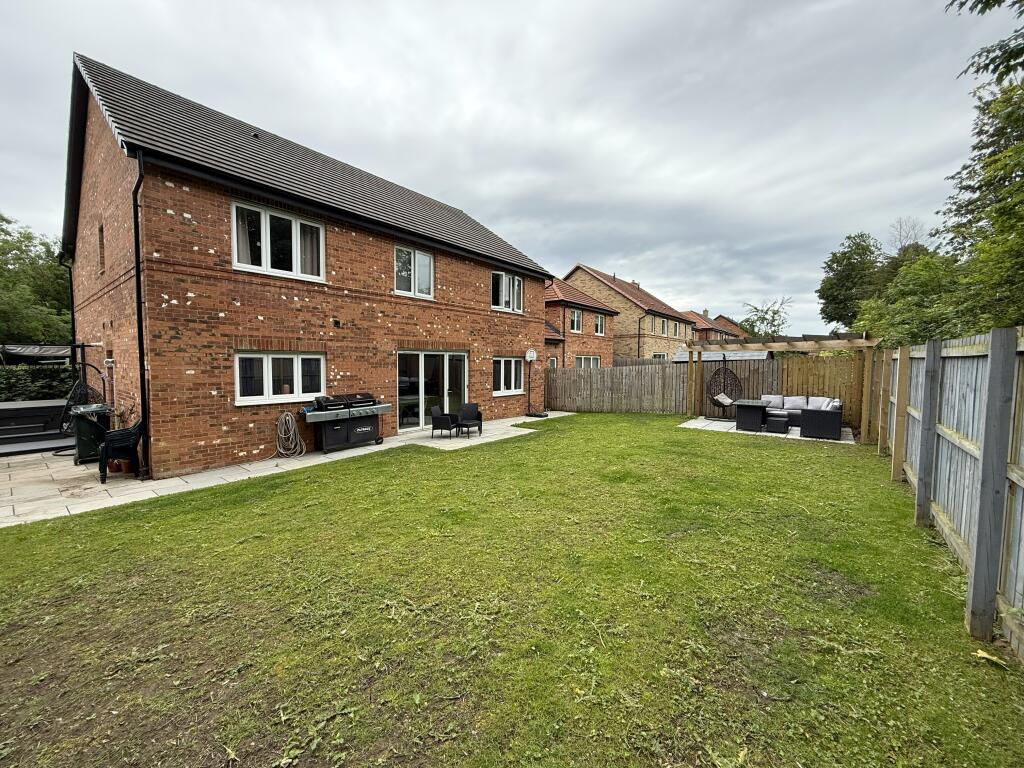 Hunters Hill Close, Guisborough, North Yorkshire photo 4