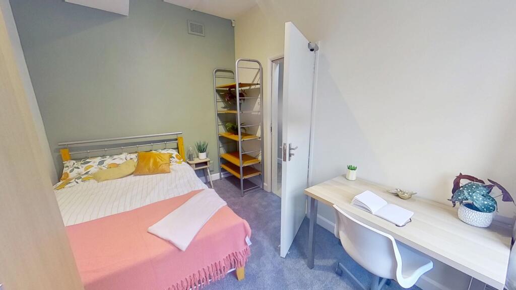 Main image of property: 261 Mansfield Road, Nottingham, Nottinghamshire, NG1