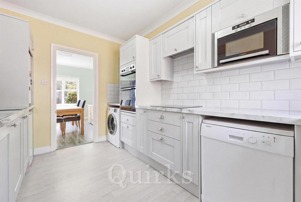 Lampern Crescent, Billericay photo 3