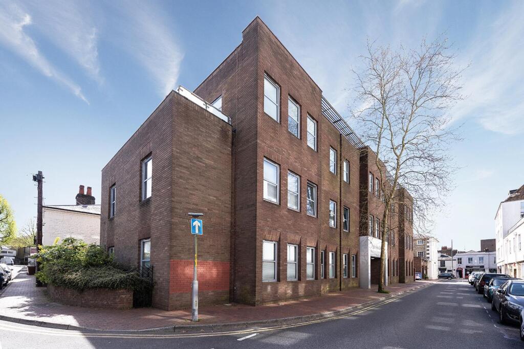 Main image of property: 2 Bedroom 2 Bathroom Apartment with Parking, Calverley Street, Tunbridge Wells