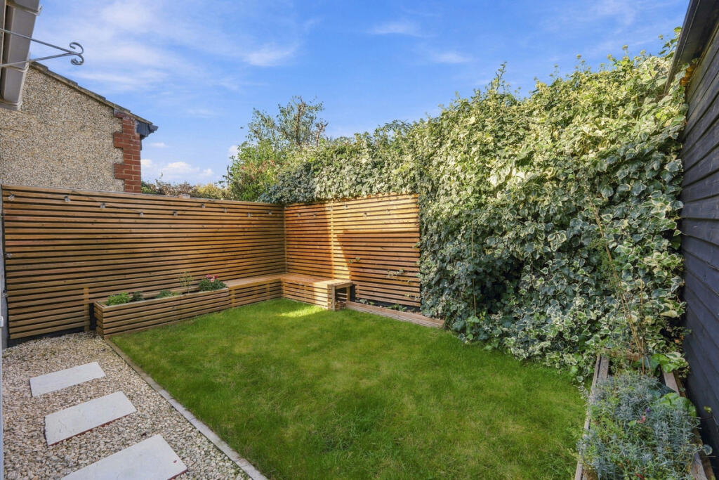House in Rochford, Rayleigh - View 4
