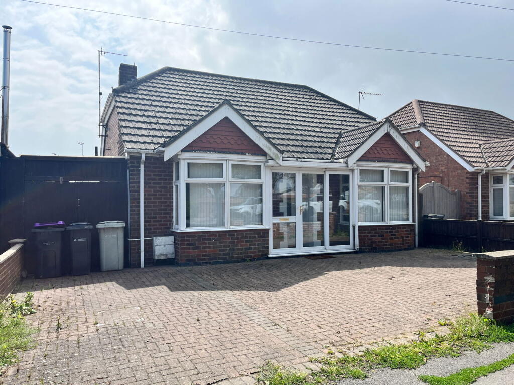 2-bed bungalow on Burgh Road, Skegness, PE25 2RA, £200,000