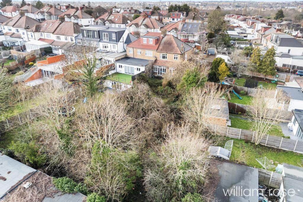 Hillington Gardens, Woodford Green photo 3