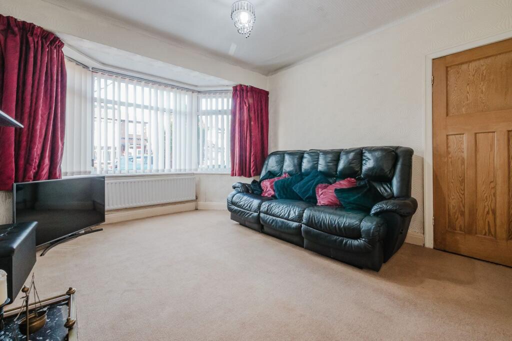 Fairway, Prestwich, M25 photo 4