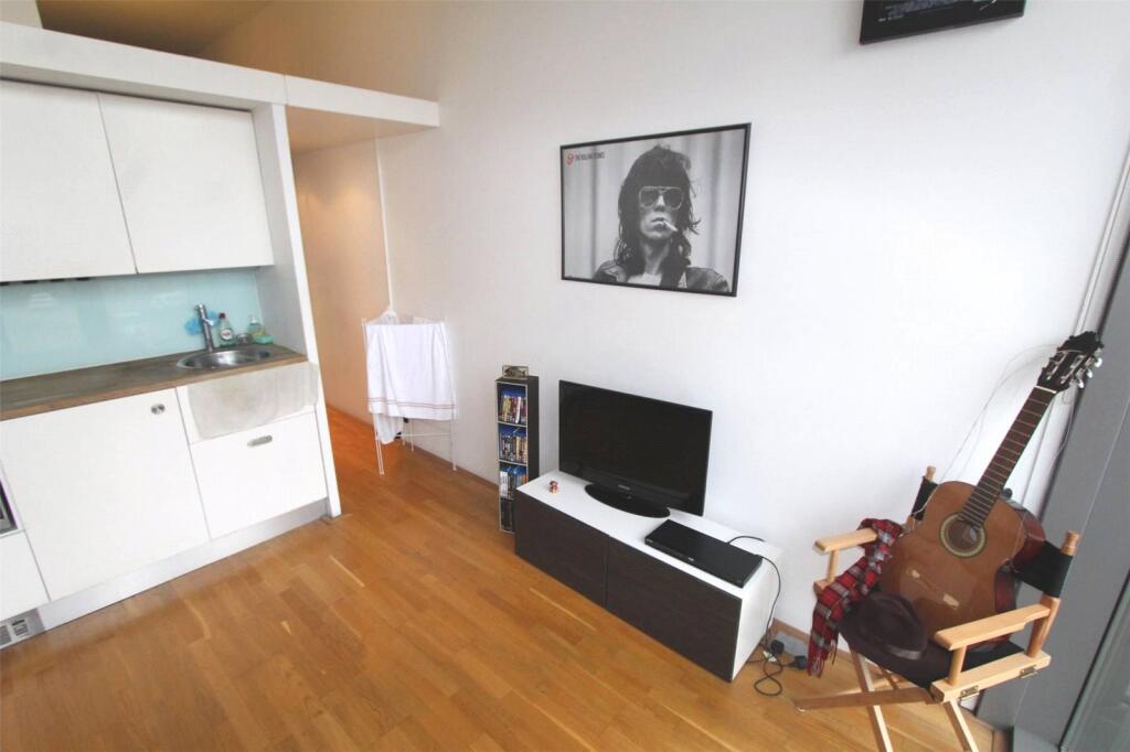 Apartment in Manchester, City Centre - View 4