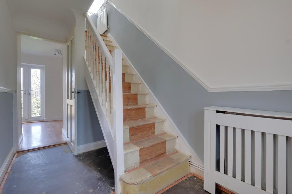 Danebury Close, Havant photo 2