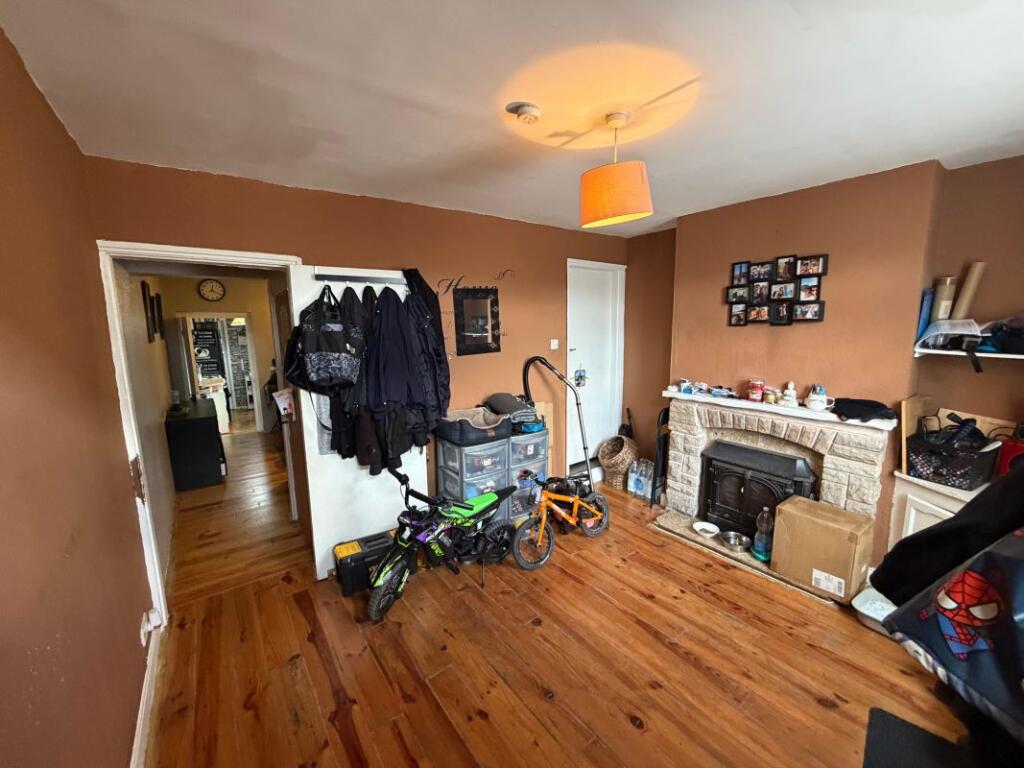 House in Ashfield, Sutton in Ashfield, Nottinghamshire - View 4