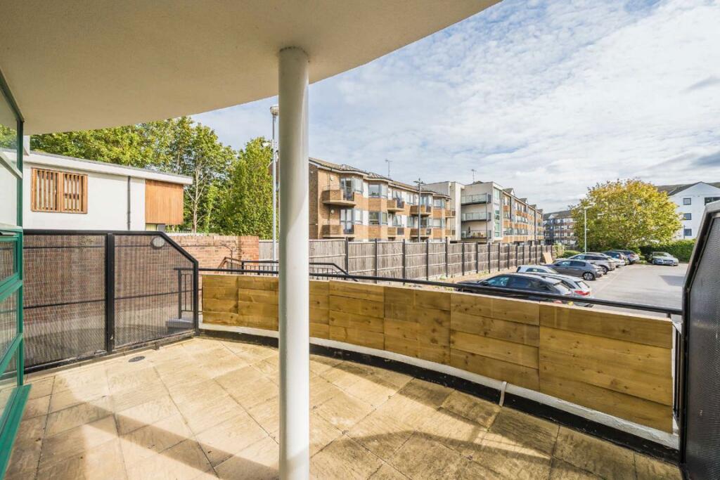Apartment in Twickenham - View 4
