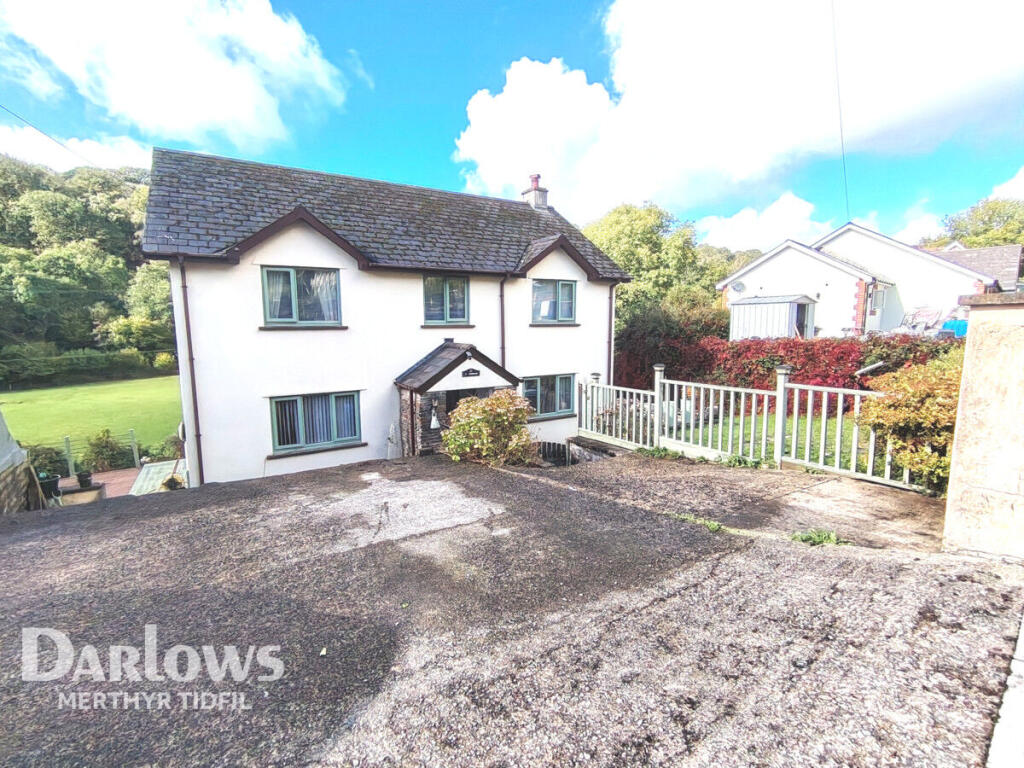 4-bed detached on Commercial Street, Treharris, £450,000