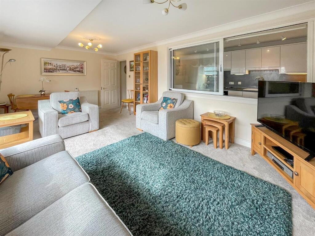 Apartment in Canterbury - View 5