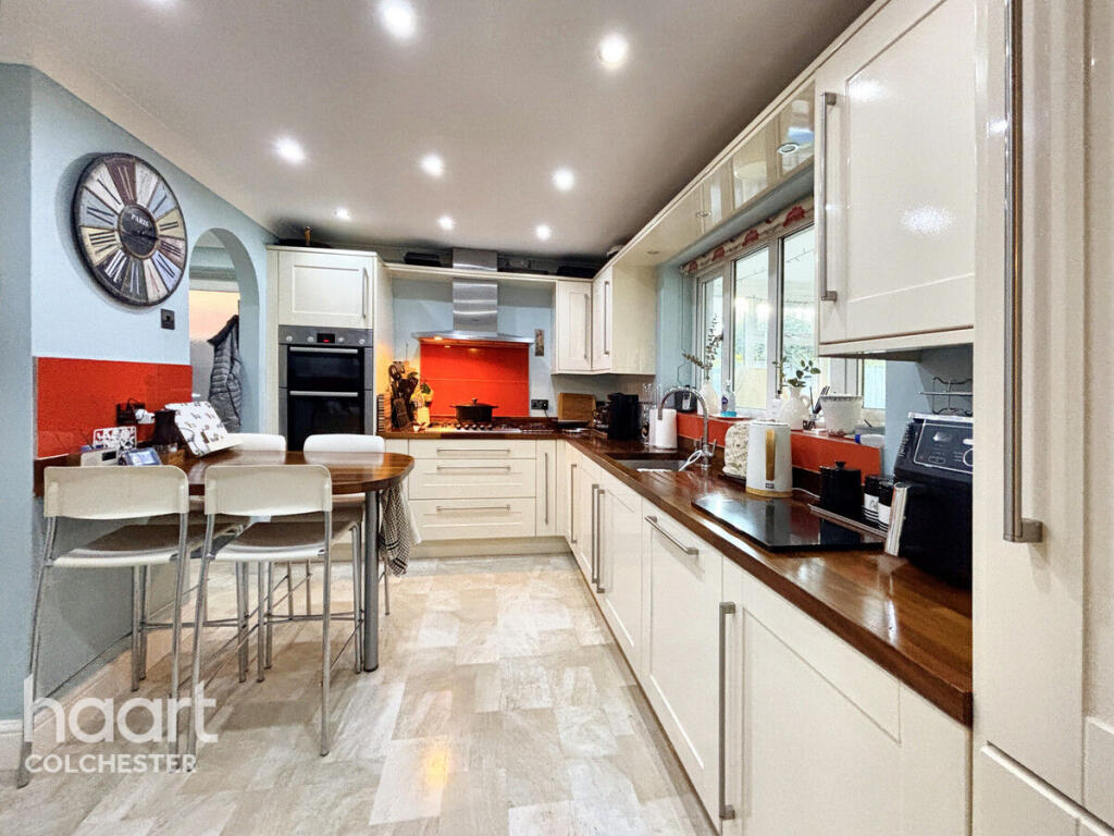 13 Tumulus Way, Colchester CO2 9SD photo 5