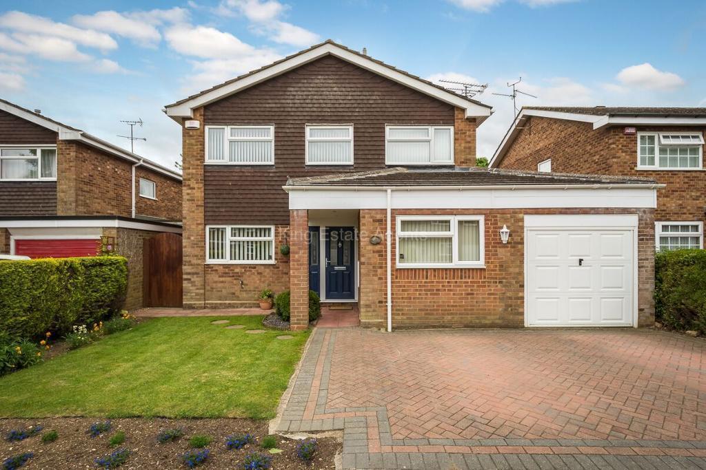 4-bed detached on Windmill Hill Drive, Bletchley, Buckinghamshire, MK3 7RJ, £450,000