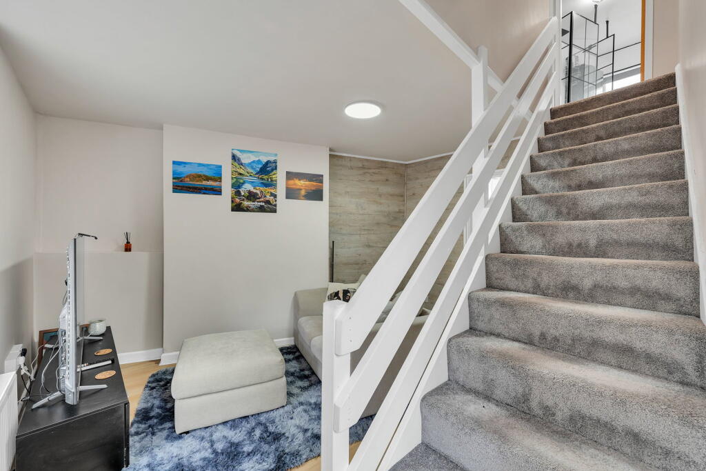 House in Newport - View 5