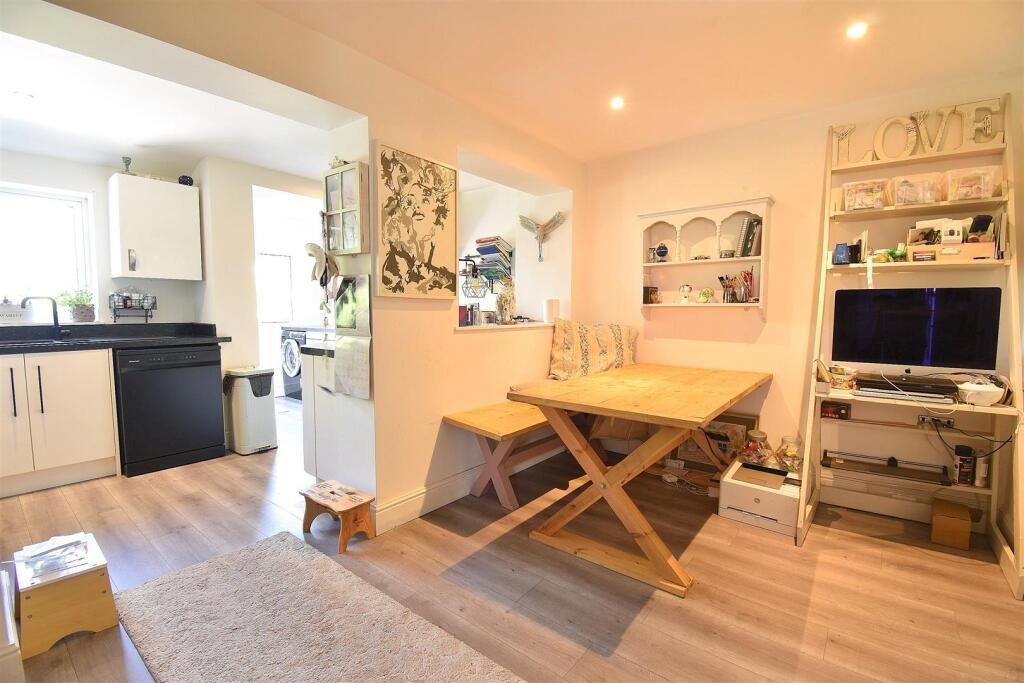House in Chelmsford, Twitty Fee, Danbury - View 5