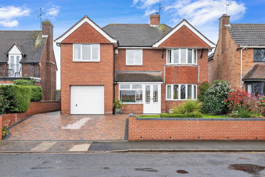 4-bed detached on 122 Northwick Road, Northwick, Worcester.  WR3 7EE, £550,000