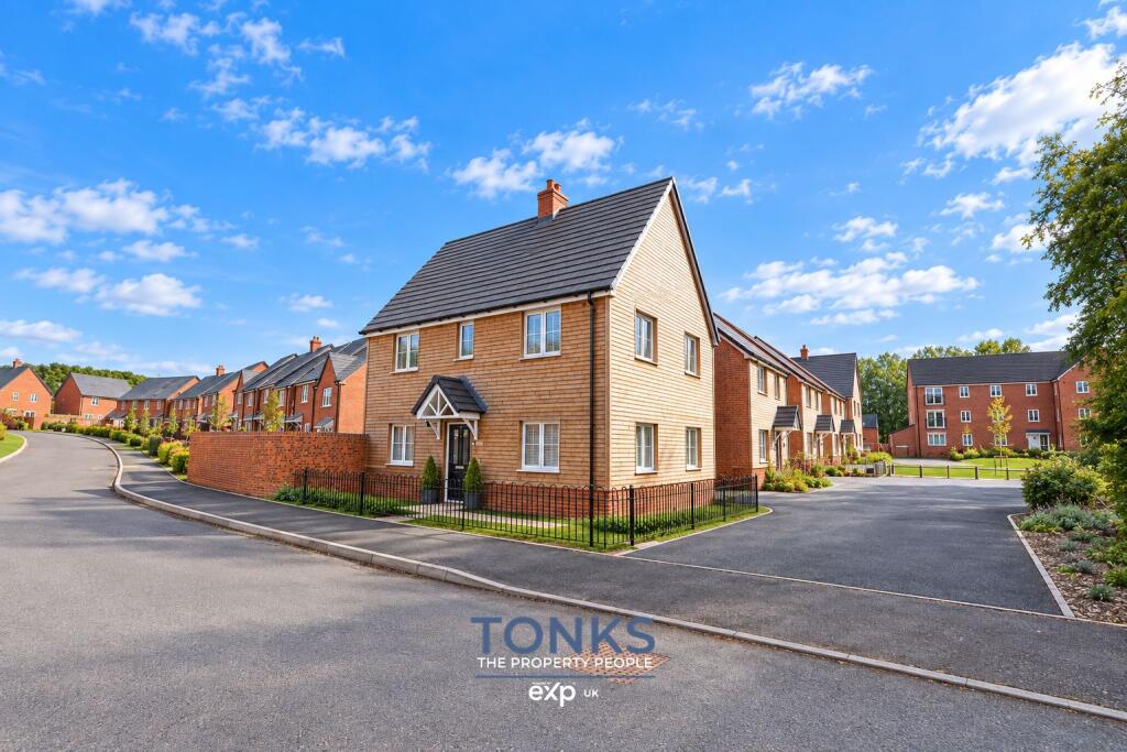 3-bed detached on Bluebell Crescent, Kidderminster , DY10 3FD, £350,000