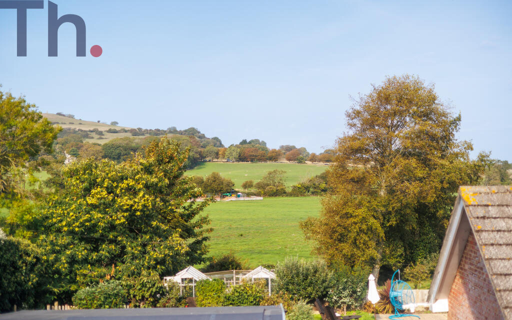 House in Ventnor, Wroxall - More