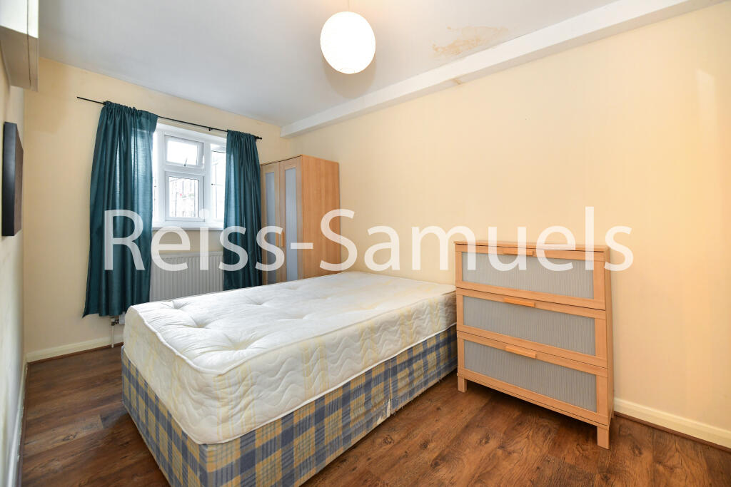 6 bedroom semi-detached house for rent