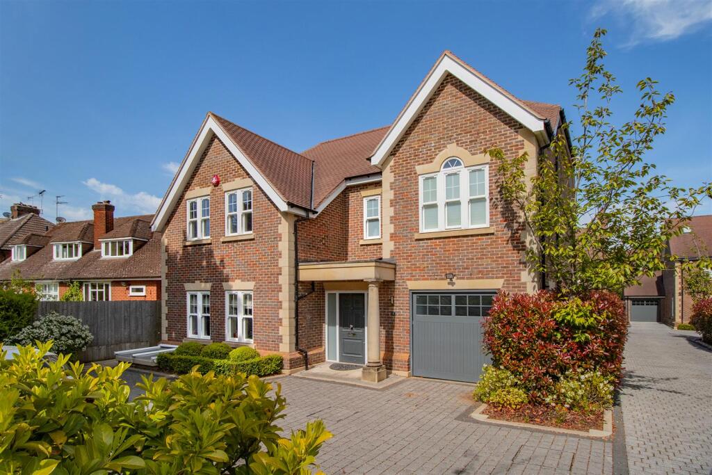 Main image of property: Spencer Close, Radlett, Hertfordshire, WD7