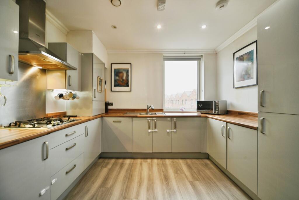 Gardiner Close, Enfield, EN3 photo 3