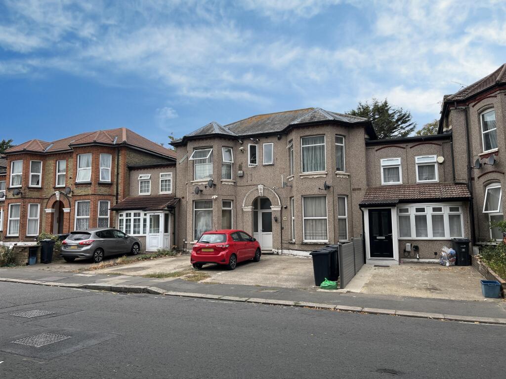 Studio house on 49 Mansfield Road, Ilford, Essex, IG1, £25,000