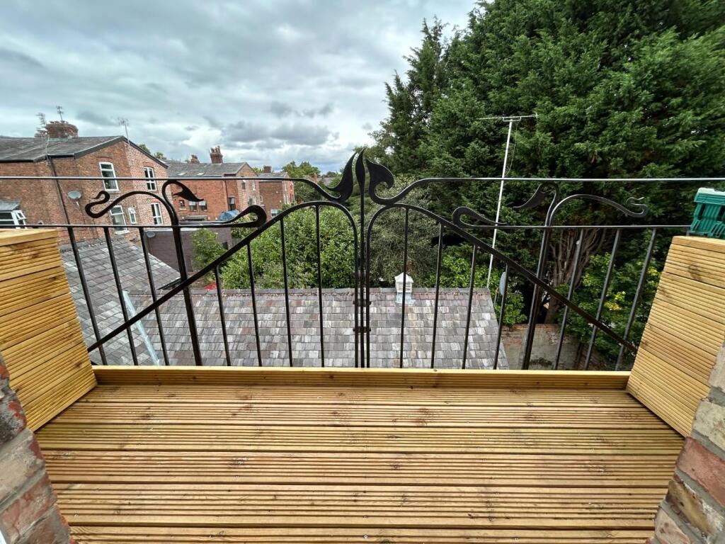 Lindale House, West Didsbury photo 4