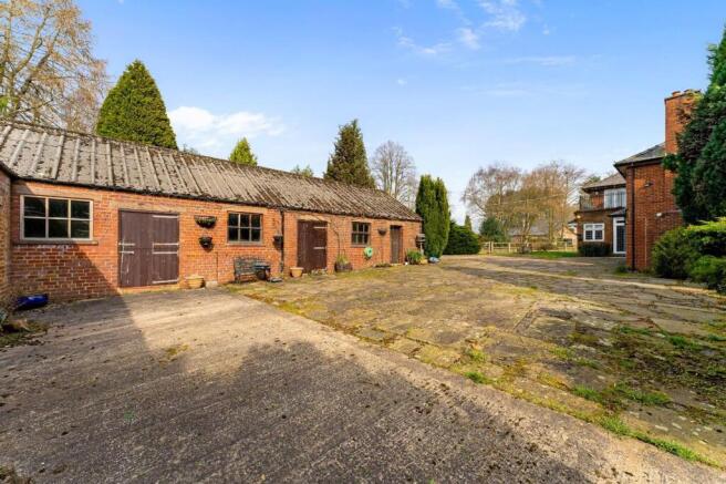 OAKLANDS FARM, 44 HEYBRIDGE LANE30.jpg
