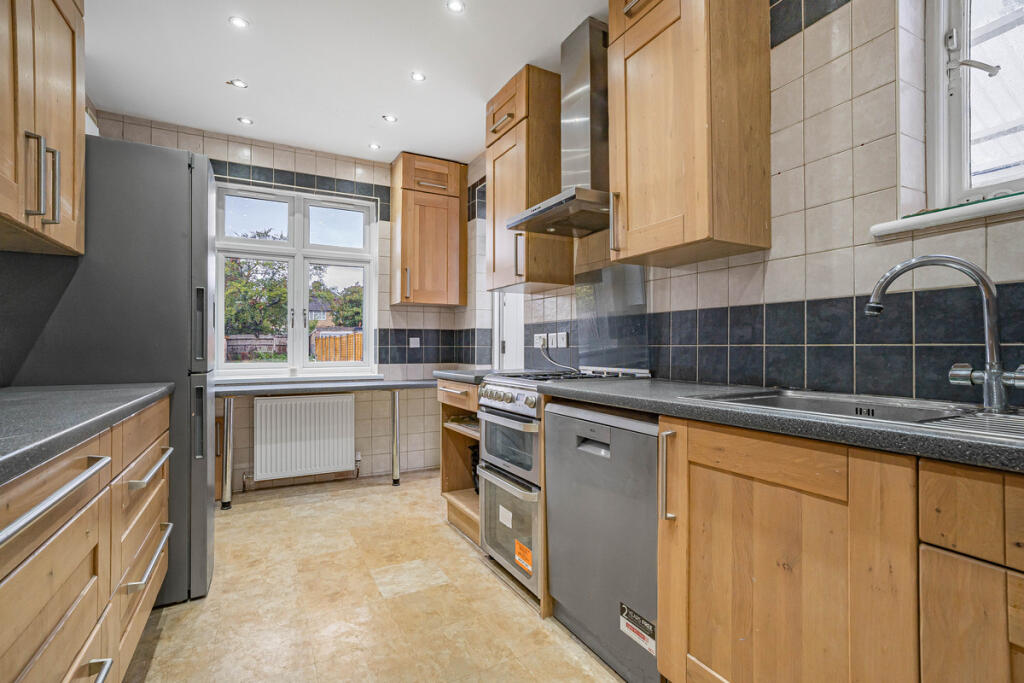 House in London, Greenhill, Wealdstone - More