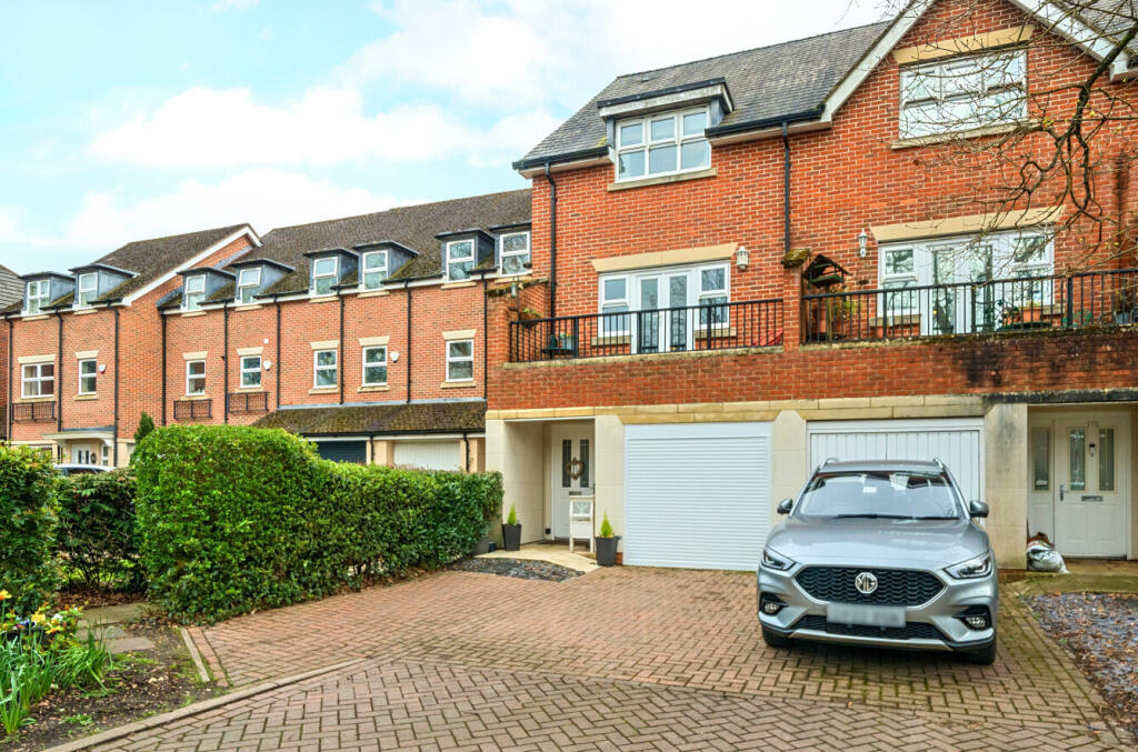 Main image of property: Hawthorn Way, Lindford, Hampshire, GU35