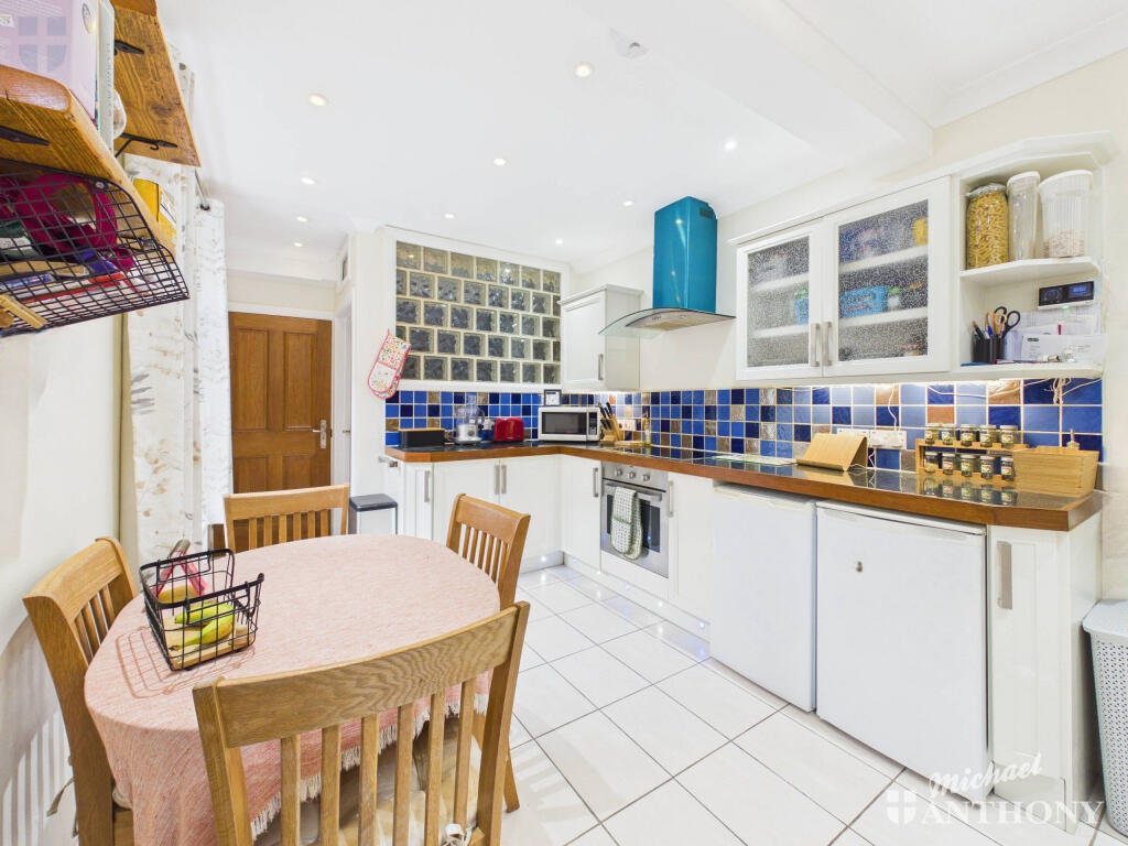 Apartment in Aylesbury, Buckinghamshire - View 4