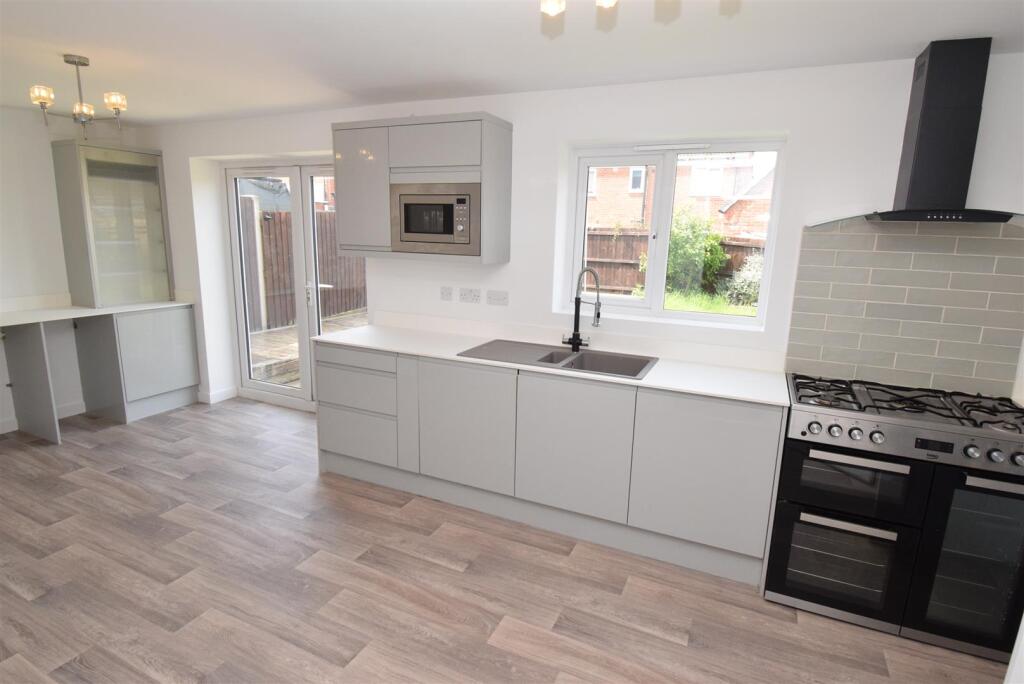House in Rushcliffe, East Leake - More