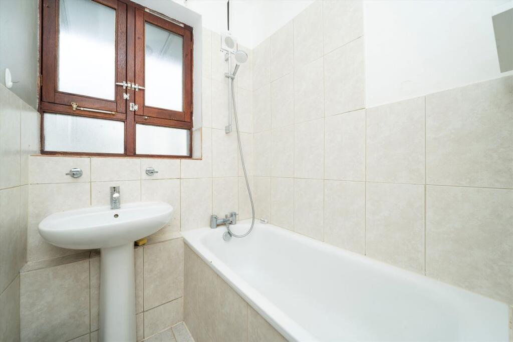 Apartment in London, Birkenhead Street Estate, King's Cross - View 5