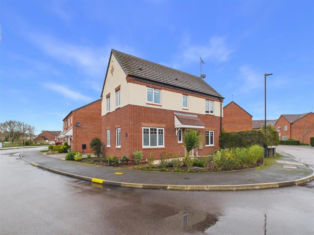 Main image of property: Sandringham Avenue, Stratford-Upon-Avon