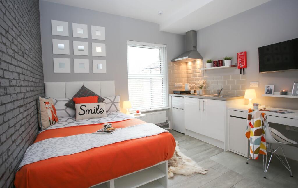 Main image of property: Studio, 52 Lyndhurst Road, Luton, Bedfordshire, LU1 1LN