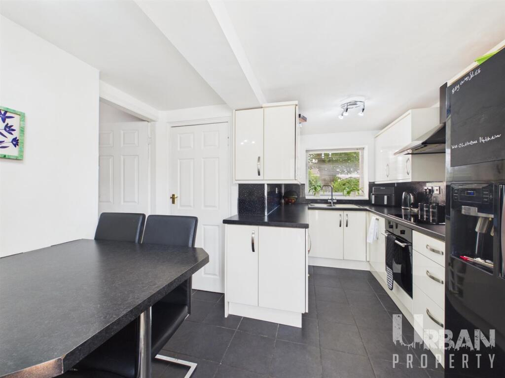 Lilac Avenue, Garden Village, Hull - More