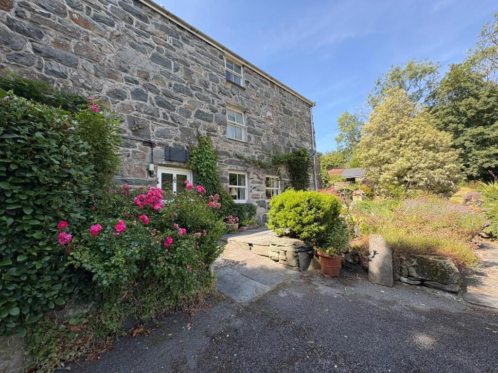 Main image of property: Llanfrothen, Penrhyndeudraeth