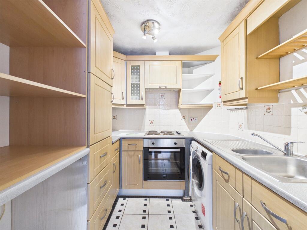 Apartment in Nottingham, Chilwell - View 4