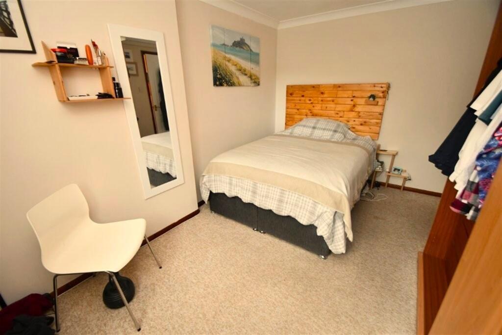 1 bedroom Ground Floor Apartment in Godalming photo 5