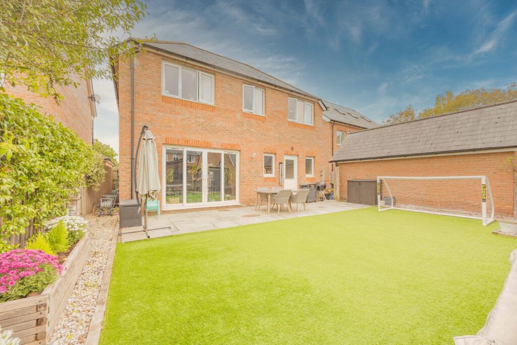 House in Taunton - View 5