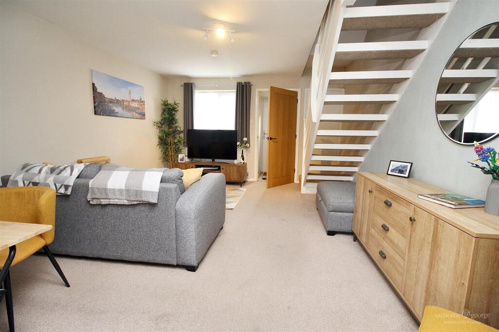 Sharnwood Drive, Calcot, Reading photo 4