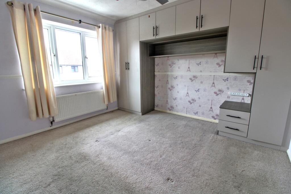 Hanbury Drive, Reading, RG31 - More